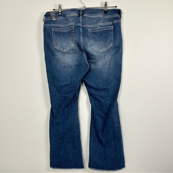 Torrid premium denim stretch mid rise flare jeans - NWT size 20R - Picture 4 of 12